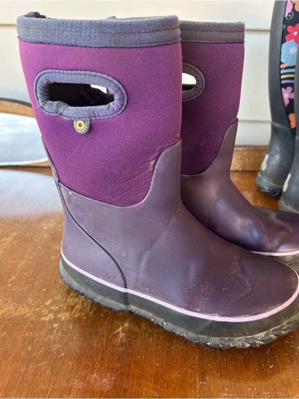 Bogs Youth size 1 Pull-On Boot in Purple